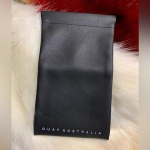 🧿Glasses case + cloth
Brand: Quay Australia 🧿New No tag🧿#AUS